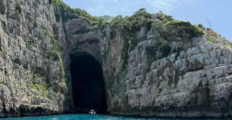 船上ホテル Boat Tours Vlore - Adrion アルバニア